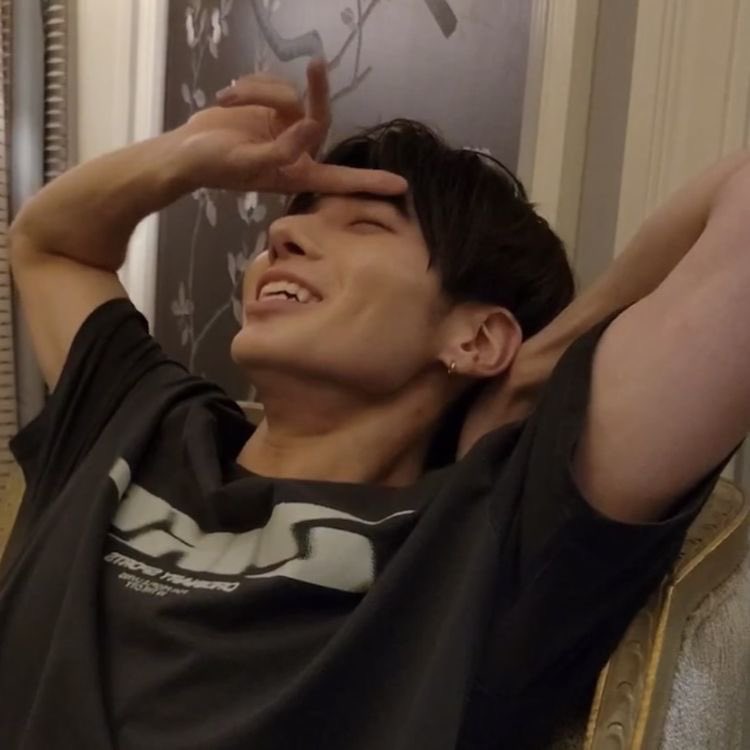 today i am thinking about taehyuns arms