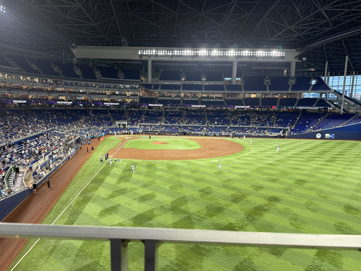 Checked off another stadium! 💥 I can’t believe Ohtani hit a Home Run to where I was sitting :( aaaand where was I? Grabbing a bottle of water 😭 best part about Miami is the proud Hispanic Culture and the food is always delicious ! 🤤 #HHM #HispanicHeritageMonth2024 #tmobile
