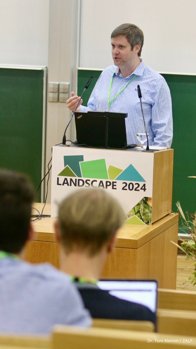 zalf_leibniz's tweet photo. It's the second day of #Landscape2024 conference, kicking off with keynote speeches by:
🎙️@Prof_Braj_Singh, @westernsydneyu #biologicalTools #soilhealth #soildiversity 🪱🌾
🎙️@RobertFinger1, @ETH_en #reducingPesticides #DigitalInnovation 🌼🐞 https://t.co/WR9nGOoKJk