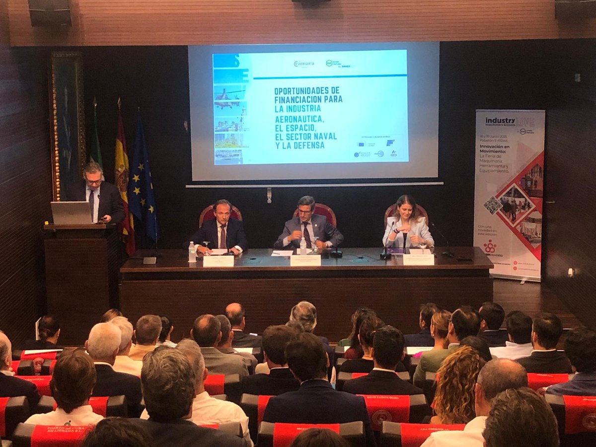 industryLIVE (@industrylive_) on Twitter photo 🔴 Arranca la jornada 'Oportunidades de financiación para la industria aeronáutica, el espacio, el sector naval y la defensa'. Organiza <a href="/camaradesevilla/">Cámara de Comercio de Sevilla</a> y <a href="/GrupoMetalia/">Grupo Metalia</a>. Inauguran: <a href="/pedrojcarrillo/">Pedro J. Carrillo</a> de <a href="/GrupoMetalia/">Grupo Metalia</a>; <a href="/ParadelaJSr/">Jorge Paradela</a>, <a href="/AndaluciaJunta/">Junta de Andalucía</a> y Anna Armengol de <a href="/ComisionEuropea/">Comisión Europea en España</a> 🔴 Arranca la jornada 'Oportunidades de financiación para la industria aeronáutica, el espacio, el sector naval y la defensa'. Organiza <a href="/camaradesevilla/">Cámara de Comercio de Sevilla</a> y <a href="/GrupoMetalia/">Grupo Metalia</a>. Inauguran: <a href="/pedrojcarrillo/">Pedro J. Carrillo</a> de <a href="/GrupoMetalia/">Grupo Metalia</a>; <a href="/ParadelaJSr/">Jorge Paradela</a>, <a href="/AndaluciaJunta/">Junta de Andalucía</a> y Anna Armengol de <a href="/ComisionEuropea/">Comisión Europea en España</a>