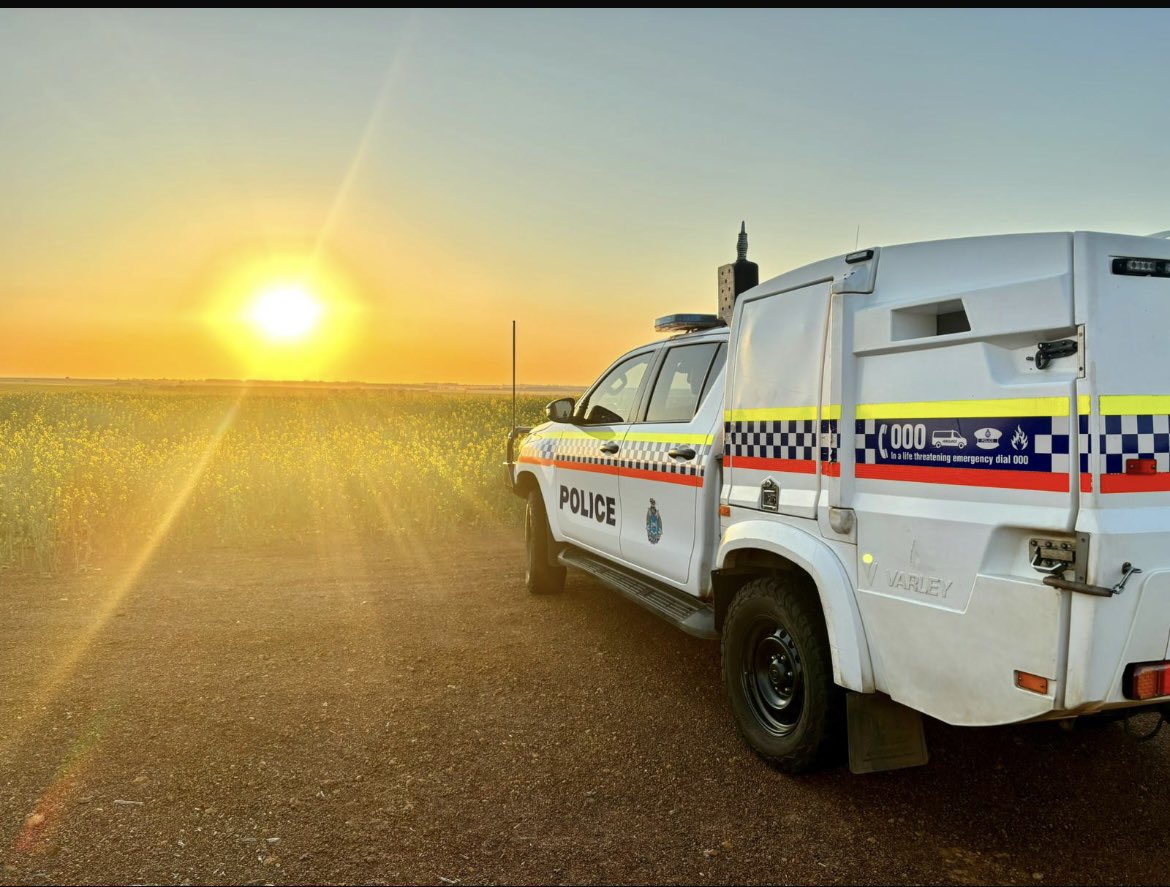 MooraPol's tweet photo. Patrolling in the Wheatbelt, love the sunsets at the start of our shift. #fb #moorapol #perfectsunset #wheatbeltpolicing https://t.co/xHRV39XhNn