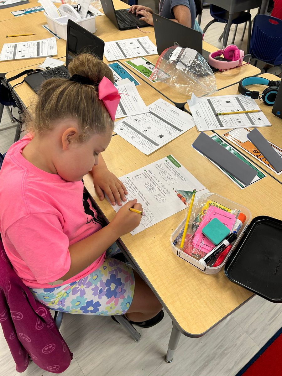 So proud of how these 2nd graders are working on their math playlist! S are working independently, with partners, and meeting with educators! 🩵 #UESHAWKS <a href="/UrbanaEL_FCPS/">UrbanaEL Hawks</a>