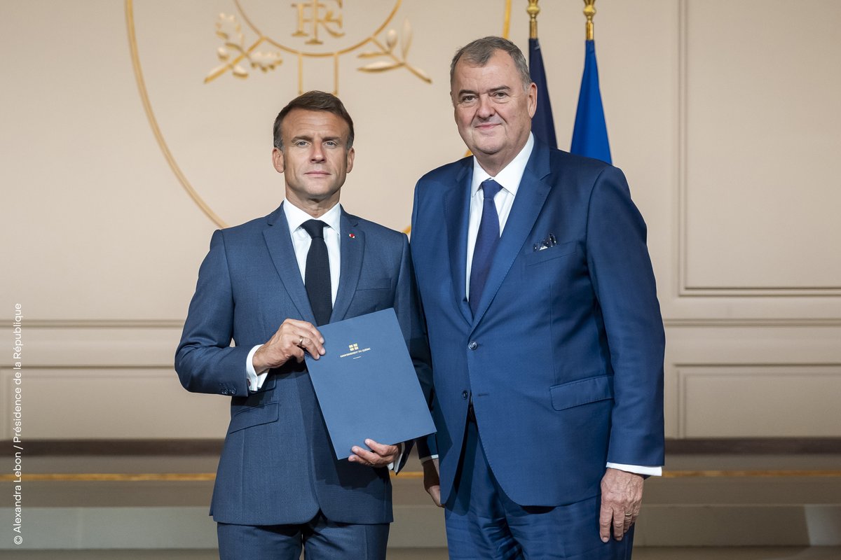 Quebec_FR's tweet photo. Le Délégué général du Québec à Paris, Henri-Paul Rousseau, a remis sa lettre de mission au Président de la République 🇫🇷, @EmmanuelMacron.
M. Rousseau s’investira au renforcement de la relation directe et privilégiée #FrQc, dans l’ensemble des secteurs de la #CoopFrQc. https://t.co/KSOvytEhFn