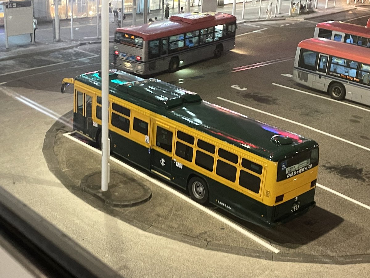 e127_m's tweet photo. いた
#かぼちゃ電車バス https://t.co/fHqXlaW4Bd
