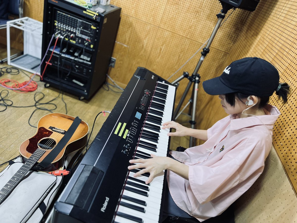 GON_maigo's tweet photo. #BPLIVE #宇都宮 #泡民
BUBBLE POST本日はリハーサル
しております!!!!!🅱️🅿️🔥
宇都宮LIVE目前ですね‼️❤️🔥🙌
沢山の方に会えそうでとても嬉しいです❣️
お楽しみに〜!してます!特に私達が!!!笑
れっつー!ばぶぽー!𓂃🫧📮🤟 https://t.co/MYh28B3mHR