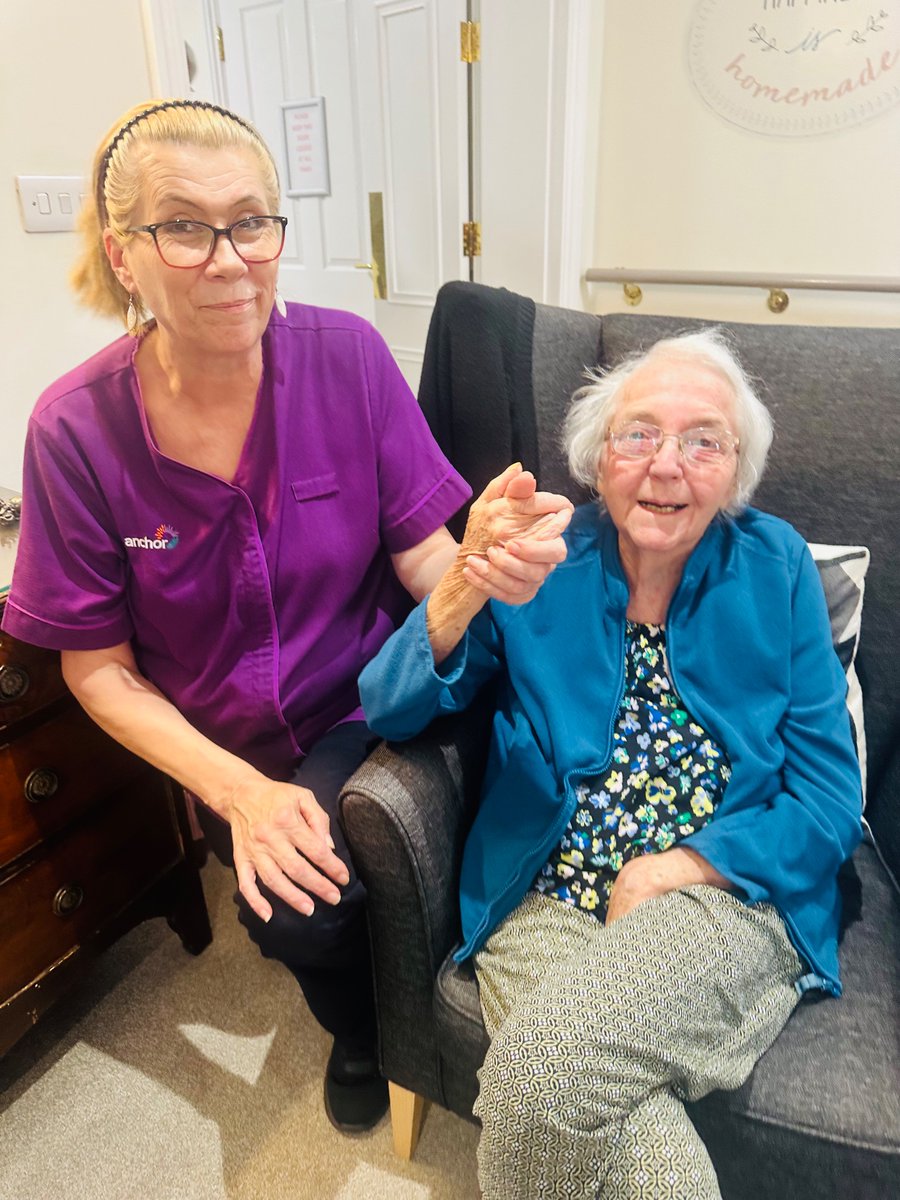 BlackbrookAH's tweet photo. Residents sing along and dance to their favourite songs from their youth with Andy @AnchorLaterLife #Dancing #care #engagement https://t.co/eJFbl8DadM