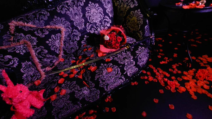 改めて加州のカンストをお祝いしてきました赤薔薇24本は 「いつもあなたを想っています」白薔薇1本は 「一目惚れ」薔薇25本で 「あなたの幸せを願っています」わたしを審神者にしてくれた加州へたくさんの感謝と祈りを込めてこれからも、よろしくねずっとずっと大好き 