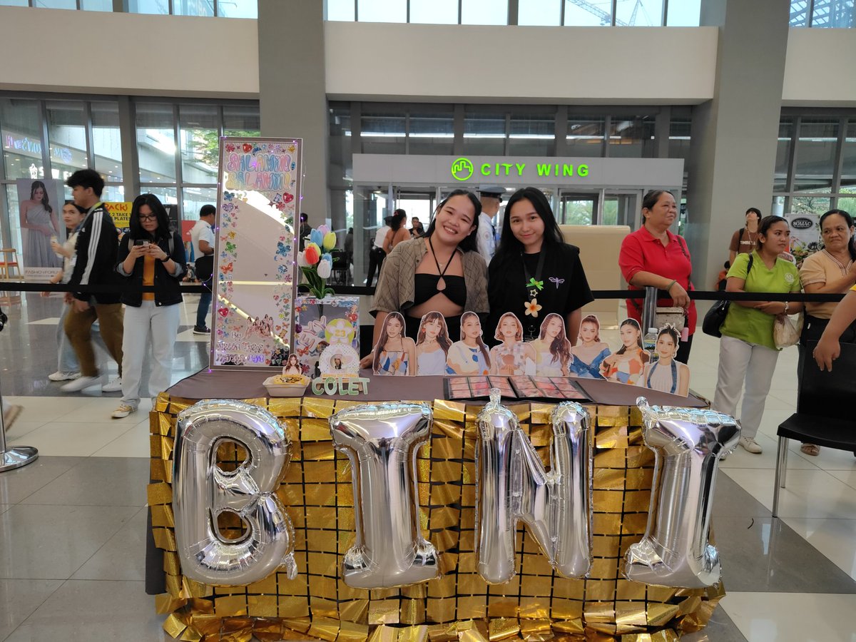 seno_kimmyann's tweet photo. [09142024| Cebu Ppop Fanfest 2024] to Salamin salamin booth, @TEAMBLOOM_CEBU tysm po💙🩷✨

 #CebuPPopFanfest #CebuPPopFanfest2024 #CPFF2024 #Blooms #BINI https://t.co/aXw4dxIocs