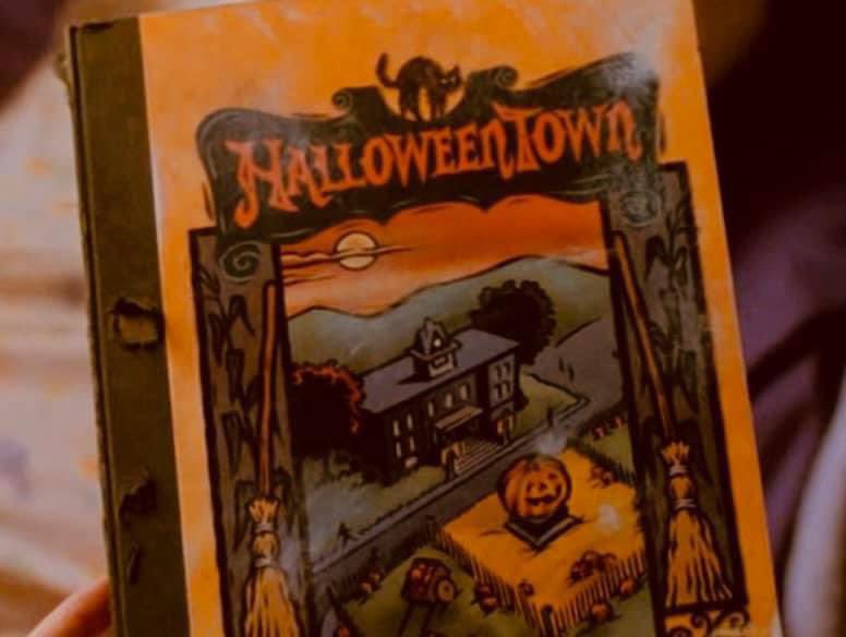 aperfectpumpkin's tweet photo. Halloween town will ALWAYS be a top tier Halloween movie 🎃 https://t.co/X0LUZYEOwT