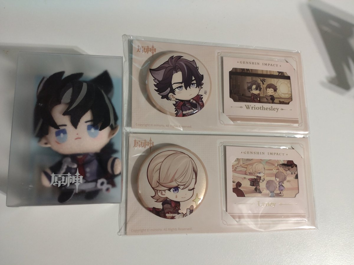 starofjems's tweet photo. I also got the stupid seal itabag and immediately put the siblings in it. But I think I'll make it wrioney for the doujin event this weekend 🤭 https://t.co/vWXL2s9NOu
