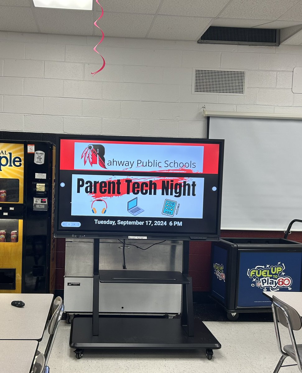 LN_Reeves's tweet photo. Presenting last night at Rahway Public School Parent Technology Night. @RahwayAcademy @Rahway_Schools #technight #rahwayrocks #parentnight https://t.co/DKE3Kvumd6