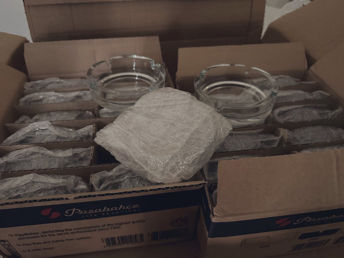 Eve küllük alayım dedim, 124 lira görünce bir tane sanarak 2 adet sipariş verdim. Meğer 12'li paketmiş bunlar. EVDE 24 TANE KÜLLÜK OLDU.

Olum bu neden bu kadar ucuz lan? Dalgınlıkla Türkiye'deki en ucuz itemi bulmuş olabilir miyim?