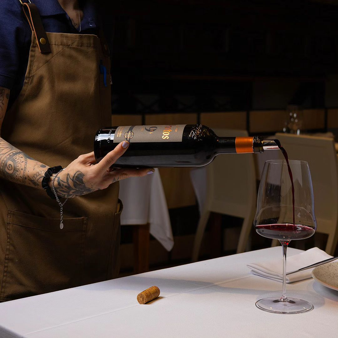 Bodegas_Protos's tweet photo. Protos 9 meses te enamora a primera vista con su color rubí intenso y aromas a frutos rojos. Perfecto para disfrutar en cualquier ocasión.🍷
¿Te atreves a probarlo? 🙌
¡Pídelo ya en nuestra tienda online! https://t.co/zyRQV5LHCx
#Protos9Meses #RiberaDelDuero 📷 zebu_vigo (IG) https://t.co/tZPl191dNZ