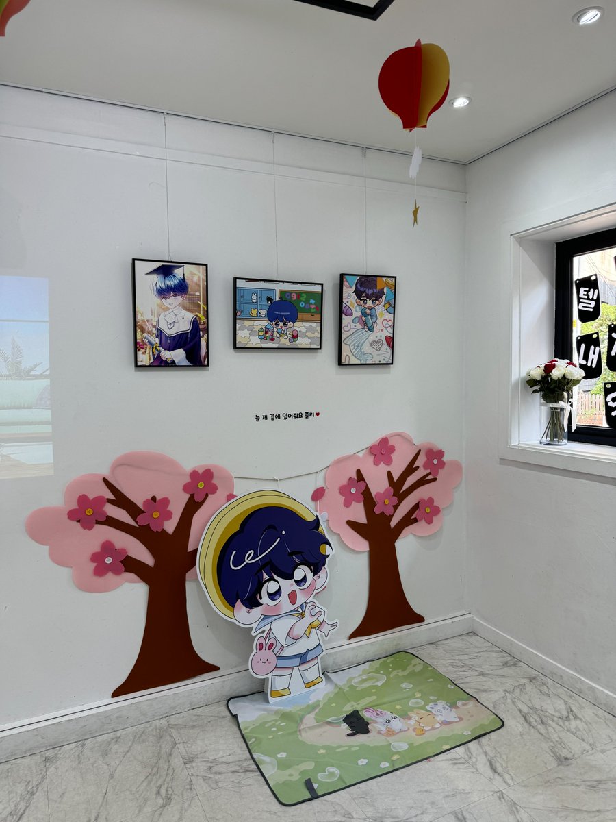 예준이네유치원 생카 후기..
마치 내가 유치원생이 된 것 같은 느낌의 카페.. 현입표 받아놓고 다른곳에 흘려서 다시 받아서 택시타고 고생했었지만 안에 들어갔을때 세상 귀염뽀짝해서 힐링되었던 카페였다.. 귀여움의 극치... 
그리고 나는 떡매부자가 되었따...🤦‍♀️괜챠나....