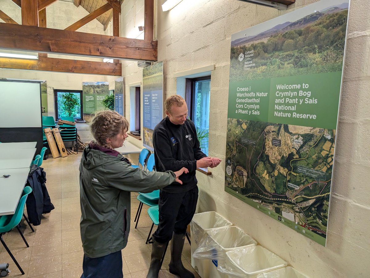Buzz_dont_tweet's tweet photo. Artist Vivian Ross-Smith was delighted to visit special sites in Swansea as part of her Secretive Species: Life on the Fringe project for @NaturAmByth!

Her work goes on show in spring 2025.

🧵/1 #BuglifeCymru #NaB @NatResWales @LIFEQuakingBogs @HeritageFundUK @WCVACymru https://t.co/5chPe8COzO