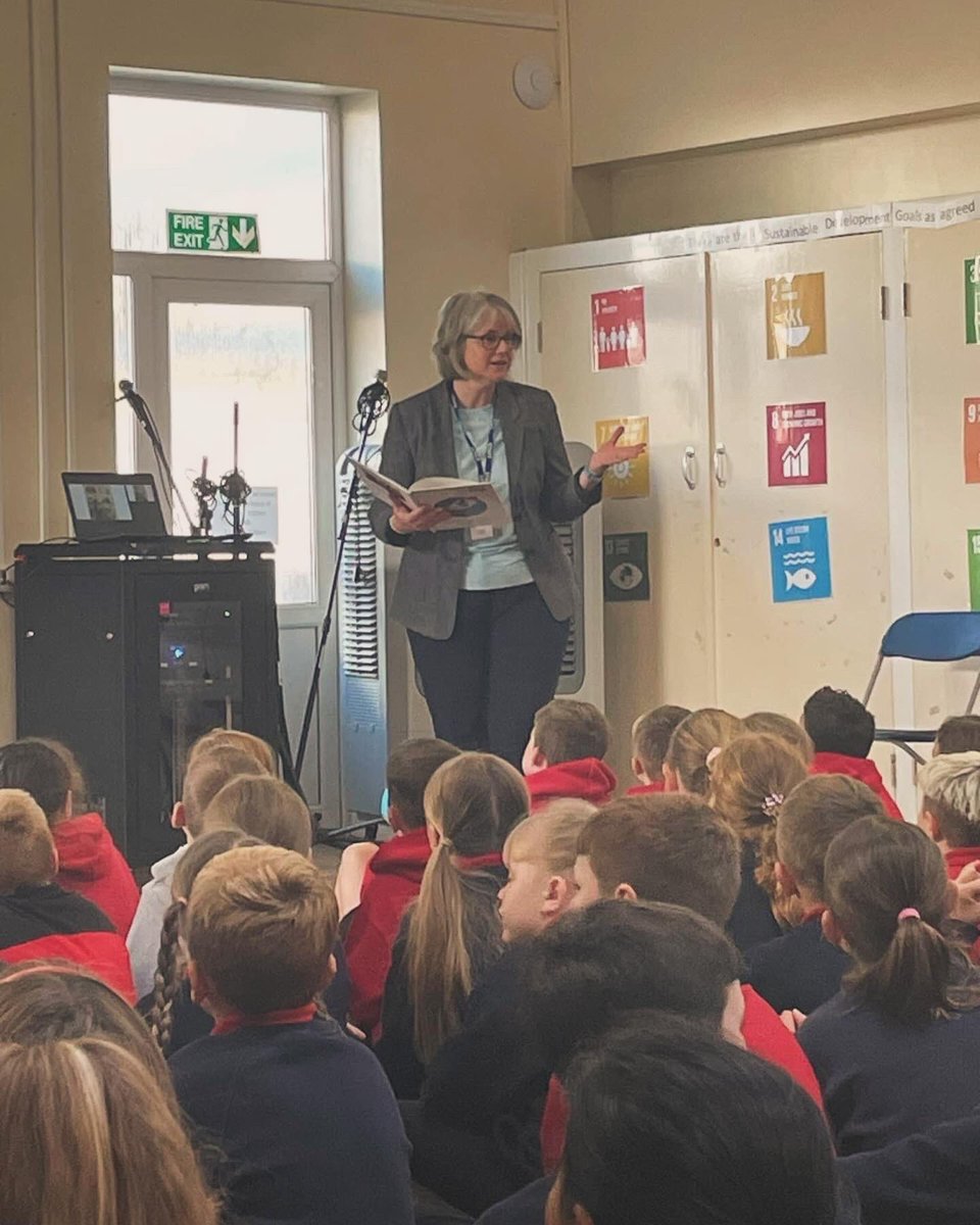 We love creating whole school story books. This is a headteacher reading their book in assembly this morning! ❤️🎭📖