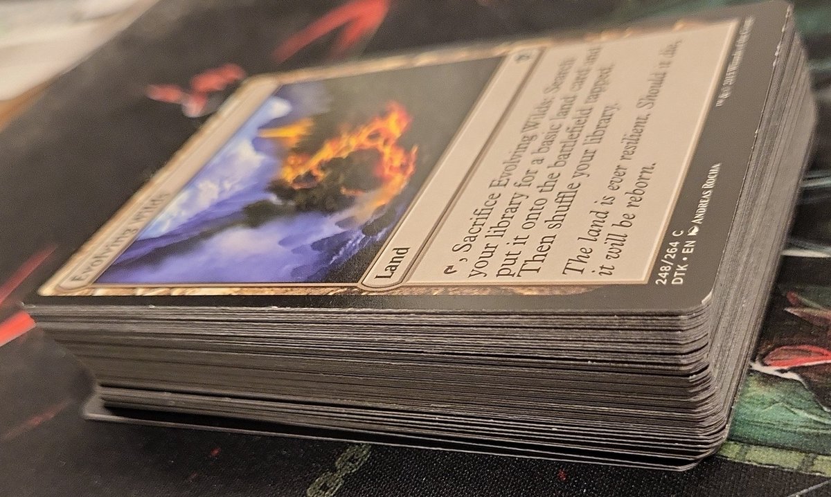 CasperRood's tweet image. If anyone can correctly guess the number of Evolving Wilds I own, they win an Evolving Wilds! Shipped anywhere within Europe.

#mtg #mtgbulk #evolvingwilds #winactie