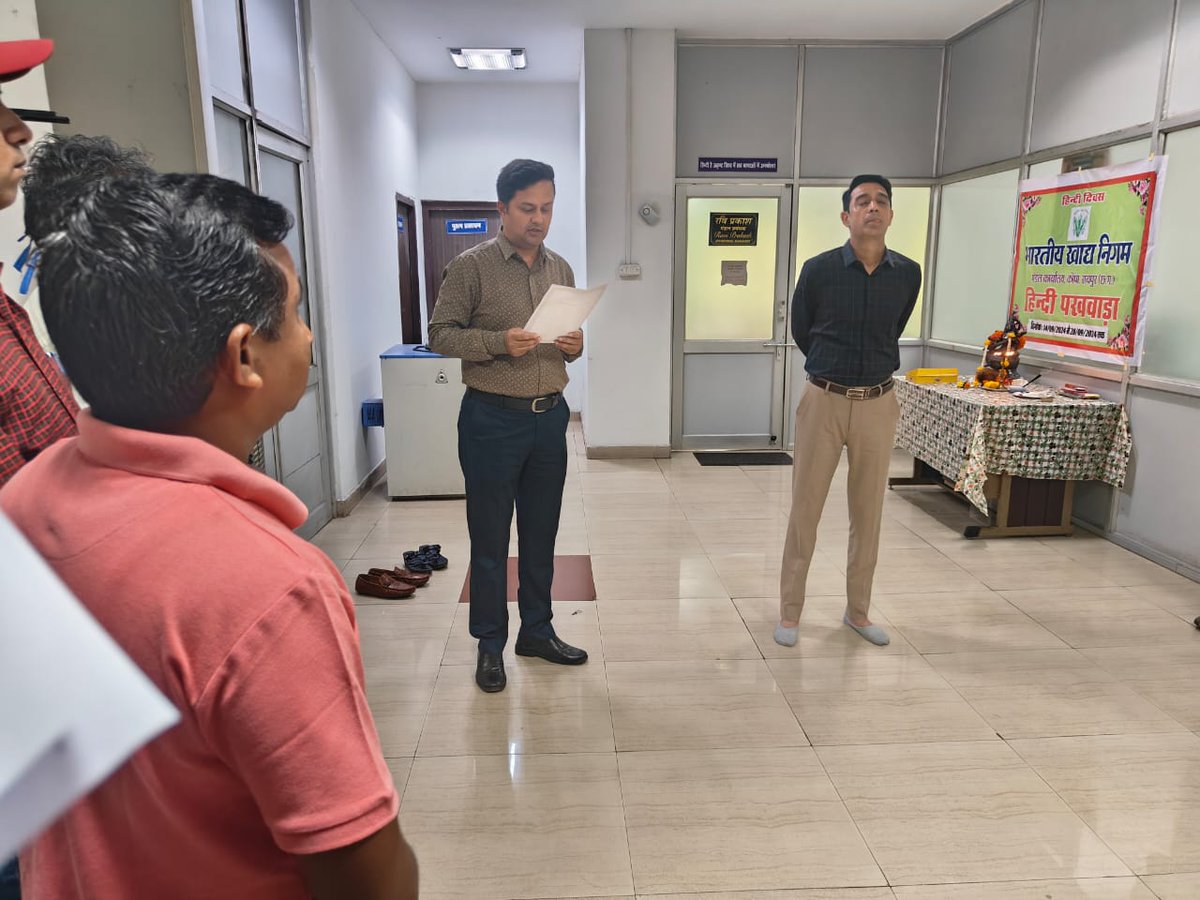 'Swachhata hi Seva' pledge taken by the employees of DO Raipur on 17/09/2024.