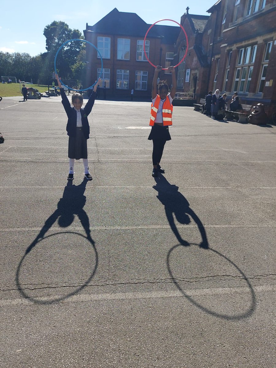 Pearson_Primary's tweet photo. When the sun is shining, we make shadow art during our OPAL lunchtimes
#PearsonPrimary #OPAL https://t.co/9ytvNVnH3m