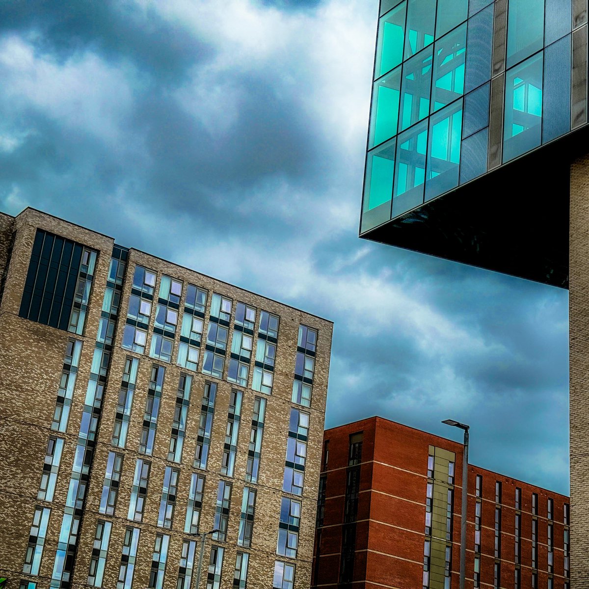 sheenz_m_'s tweet image. Ulster University buildings Belfast for #WallsonWednesday #WindowsonWednesday - and I suppose I could have used it for #WeekKforKnowledge if I’d thought 😊