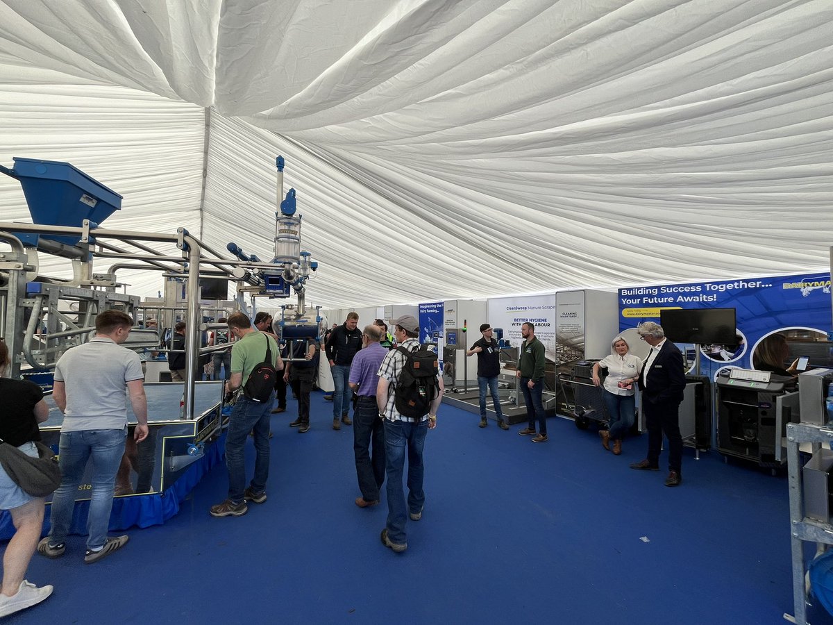 dairymaster's tweet photo. The sun is out and so are the crowds!🤩
#farming #dairyfarmer #dairymaster #nationalploughing #nationalploughingchampionship #dairymaster #irishagri #dairyfarm #farming #farm #farmmachinery #irishfarmer #agriculture #milkingparlour #cow #irishfarm #irishfarming #machinery https://t.co/sfliv29ZT4