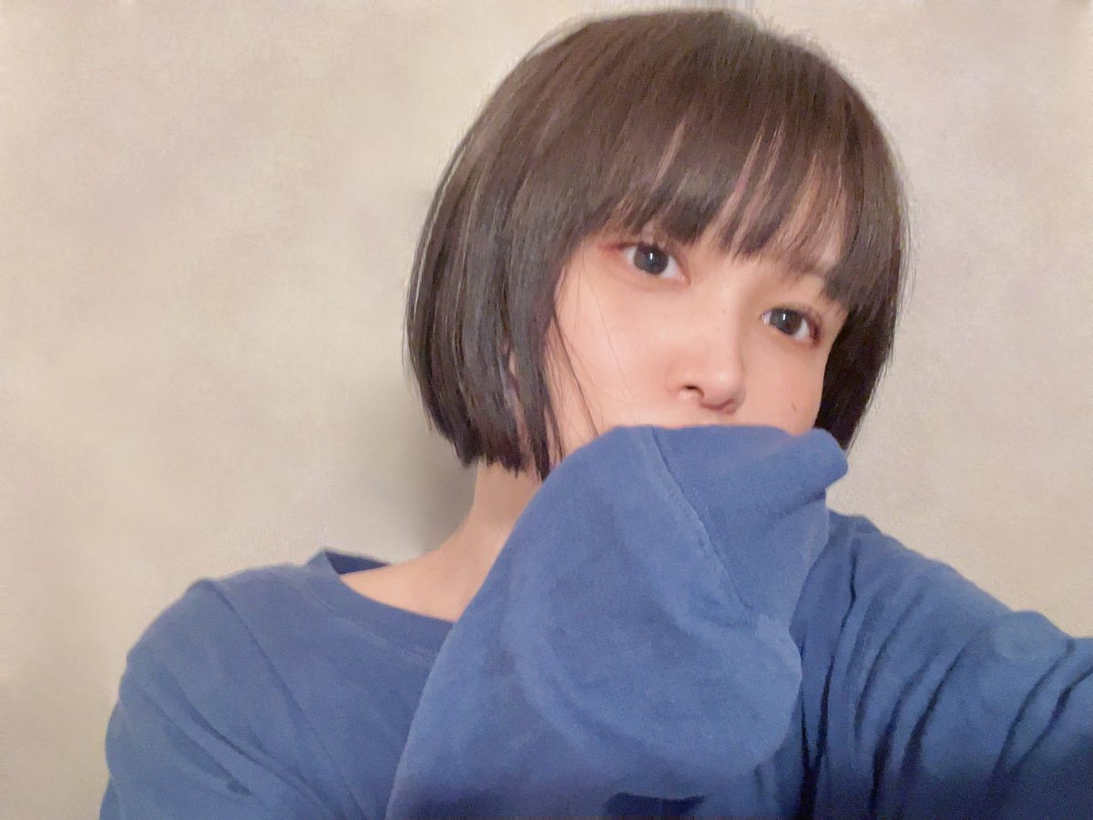 久々に自撮りしましたのでのせます
髪切りました生きています