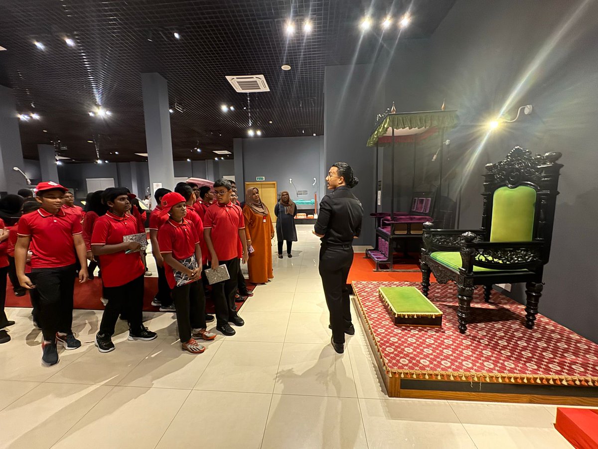 މަޖީދިއްޔާ ސްކޫލްގެ ގްރޭޑް 6ގެ ދަރިވަރުން މި މަހުގެ 17 އަދި 18 ގައި ޤައުމީ ދާރުލްއާސާރަށް ކުރި ޒިޔާރަތުގެ ތެރެއިން.