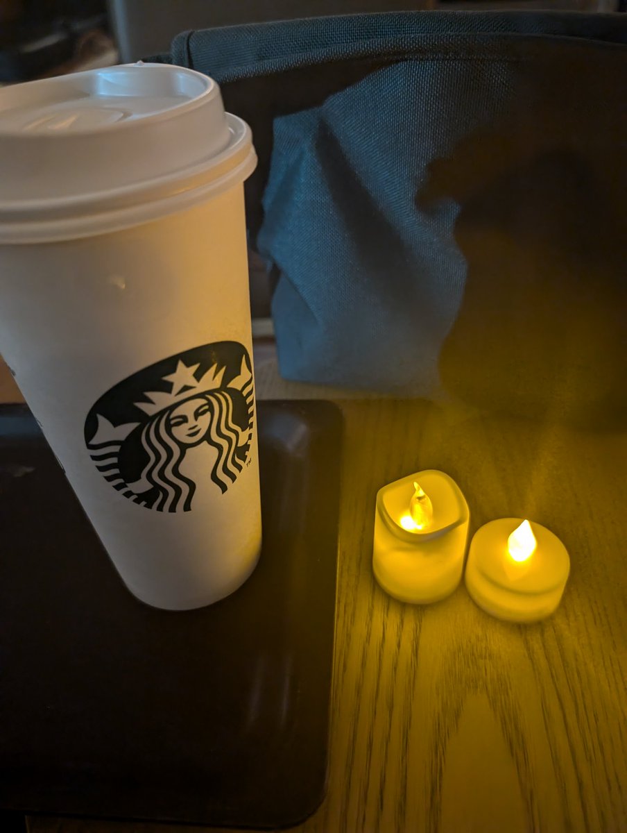 enigma0718's tweet photo. 「冒険者の心を癒す一杯のコーヒー。長い歴史の中で紡がれてきた味はこれからも沢山の人々を癒やし続けるだろう」(旅人ケイルの書き記したメモより)
#スターバックス
#スタバ
#STARBUCKS
#delightinthenight https://t.co/86oOrxbuyU