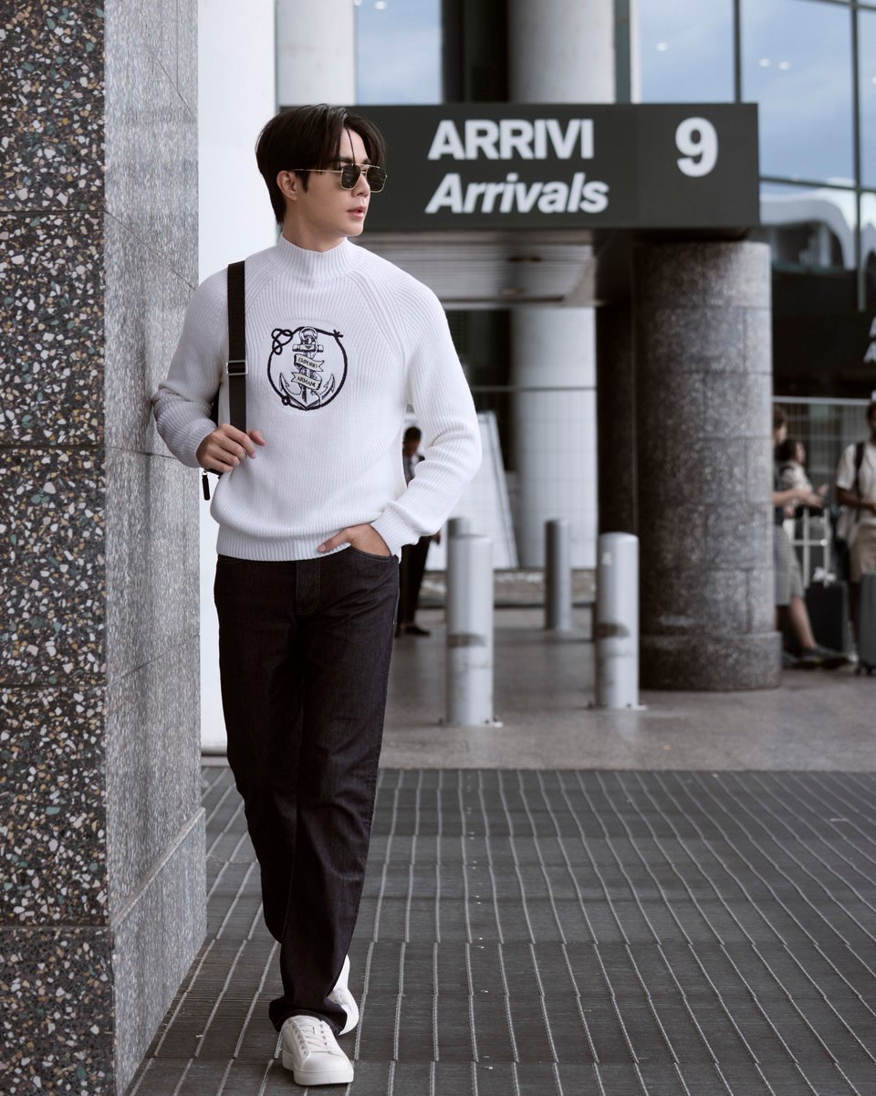mintmag_th's tweet photo. หล่อเกินต้าน! ส่องลุคหล่อของหนุ่ม #ซีพฤกษ์ บินลัดฟ้าสู่ไปมิลาน ในฐานะแขกคนพิเศษของ Emporio Armani ร่วมชมโชว์ Spring/Summer 2025 Womenswear Collection ในวันที่ 19 กันยายนนี้ แฟนๆ เตรียมรอชมความหล่อกันไว้เลย💚

#ZeePruk 
#ZeePrukxEmporioArmani 
#EmporioArmani
#EmporioArmaniTH
#MintNews