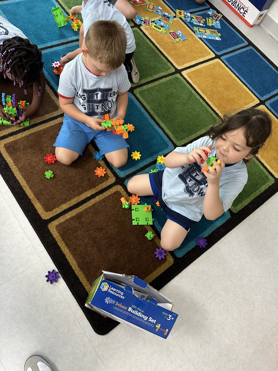 Miss Reynolds tweet media