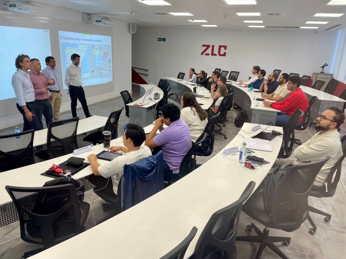 ZLCsupplychain's tweet photo. 👨‍🏫We were thrilled to host @HAVItweets visit to our campus. HAVI specializes in innovating, optimizing and managing supply chains for leading brands.🚚📈 
They presented two challenges on empties exchange management and route planning optimization. 🤝🎓 
#ZLC #academicpartners https://t.co/WlCHq9OGgV