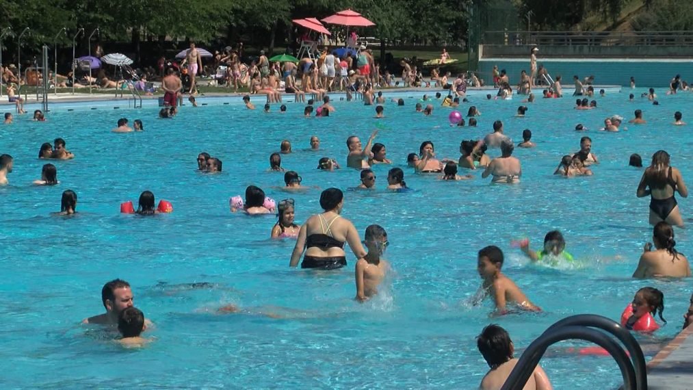 CanalTerrassa's tweet image. 🏊🛟| Fins a 130.000 persones han anat a les piscines municipals de #Terrassa:

1⃣ 80.955 a #Vallparadís
2⃣ 18.132 a #LesArenes
3⃣ 16.796 a #LaMaurina
4⃣ 14.228 a #SantLlorenç

👁‍🗨L’Ajuntament les buidarà a principis d’any per fer-hi manteniment terrassadigital.cat/prop-de-130-00…