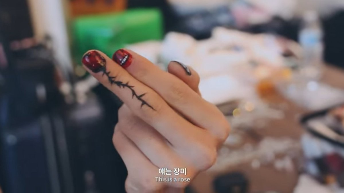 hyunjinpost's tweet photo. hyunjin's nails appreciation 🌹 https://t.co/AsszPdOU6R