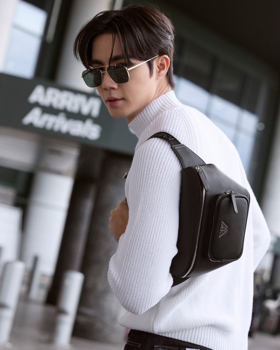 chocopair's tweet photo. ต้องเป็น Mr. Panich เท่านั้น หล่ออออออีทมิลานในลุคจาก @armani @zee_pruk 

ZeePruk Arrived in Milan
#ZeePrukxEmporioArmani 
#ZeePrukxMilanFW 
#EmporioArmaniTH 
#Zeepruk https://t.co/ubGEnLB8G6