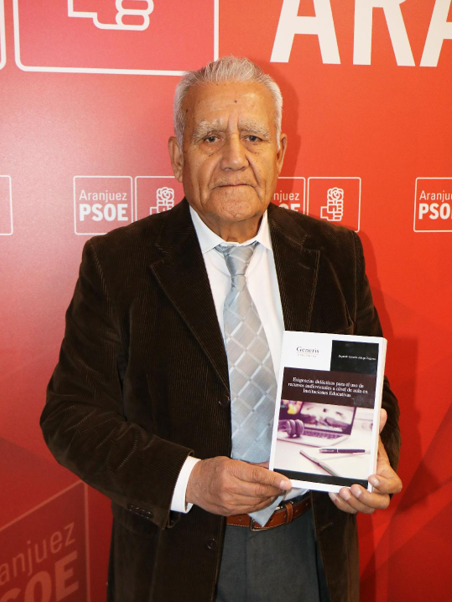 GenerisPublish1's tweet photo. El Dr. Segundo Emerio Aliaga Zegarra presentó su libro titulado “Exigencias didácticas para el uso de recursos audiovisuales a nivel de aula en instituciones educativas” en un evento realizado en Aranjuez.

#educación #segundoemerioaliagazegarra #generispublishing https://t.co/Xku2Yn341m