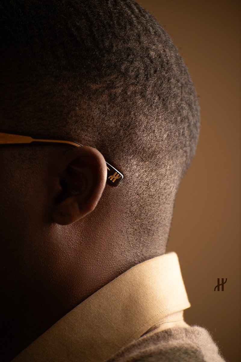geechi_ghini's tweet photo. With an authentic design and summer charm. Golden, brown and dazzlingly possessed with HUBLOT energy: the SOUL FUSION collection does not go unnoticed for its vivid presence. #Hublot

@Hublot
 Eyewear Experience w/ 
@geechi_ghini

Ref Item: Hublot Soul Fusion H031 092 121 https://t.co/6MayK4Ysns