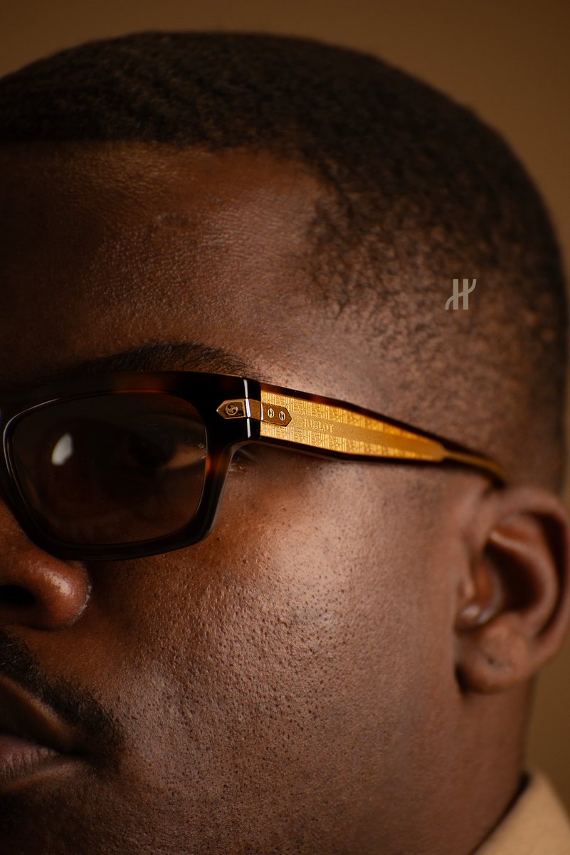 geechi_ghini's tweet photo. With an authentic design and summer charm. Golden, brown and dazzlingly possessed with HUBLOT energy: the SOUL FUSION collection does not go unnoticed for its vivid presence. #Hublot

@Hublot
 Eyewear Experience w/ 
@geechi_ghini

Ref Item: Hublot Soul Fusion H031 092 121 https://t.co/6MayK4Ysns