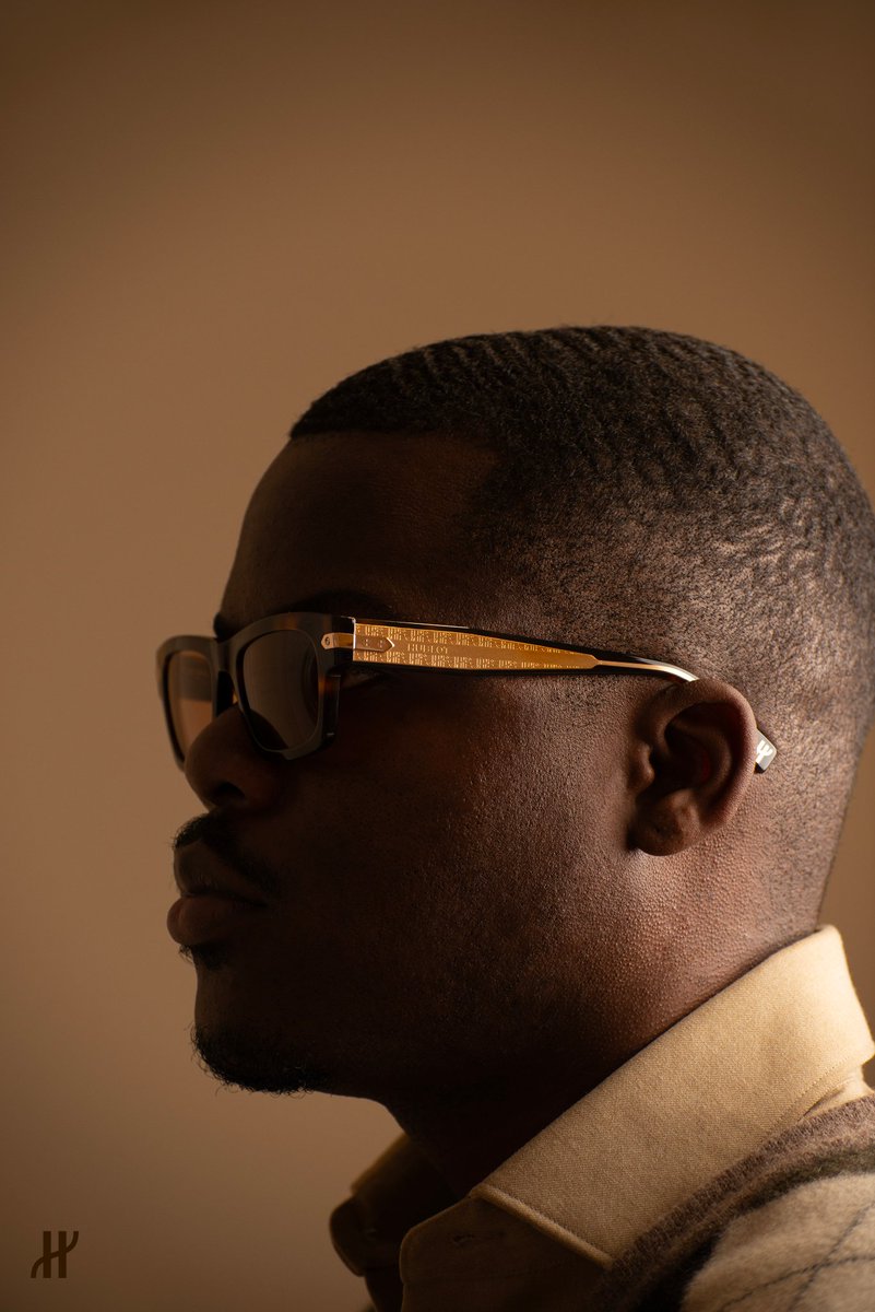 geechi_ghini's tweet photo. With an authentic design and summer charm. Golden, brown and dazzlingly possessed with HUBLOT energy: the SOUL FUSION collection does not go unnoticed for its vivid presence. #Hublot

@Hublot
 Eyewear Experience w/ 
@geechi_ghini

Ref Item: Hublot Soul Fusion H031 092 121 https://t.co/6MayK4Ysns