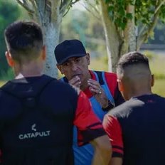 radiogolsantafe's tweet photo. 🗣️ Iván Delfino en #ADNGol: "Cuándo el plantel se fue depurando y fueron quedando los que realmente se iban a quedar, junté a los más grandes y les expliqué como iba a ser mi forma de trabajo. Dijeron que sí y arrancamos, cuándo tenes gente inteligente es todo más sencillo". https://t.co/9wpzi560OA