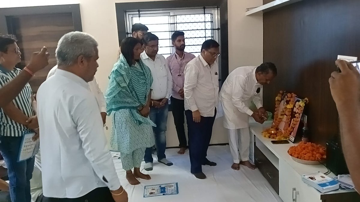*विधायक केसा राम चौधरी ने प्रचार कार्यालय का किया उद्घाटन*
 जोधपुर 18 सितंबर 2024 मारवाड़ जंक्शन में आगामी 29 सितंबर को उच्च माध्यमिक विद्यालय। मे आयोजित होने वाले श्री सदगुरुदेव रामलाल जी सियाग के दिव्य वाणी में संजीवनी मंत्र द्वारा निशुल्क विशाल सिद्ध योग  कार्यक्रम के भव्य