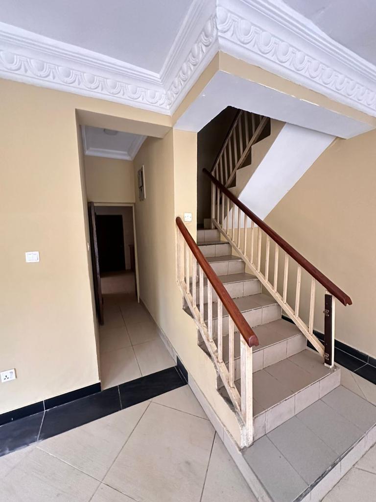 KingsCourtRealt's tweet photo. @yabaleftonline A beautiful 3 bedroom apartment at Mobolaji  Johnson estate, Lekki phase 1 for rent. Call 08134736015 to secure an inspection https://t.co/trZJW39Zx8