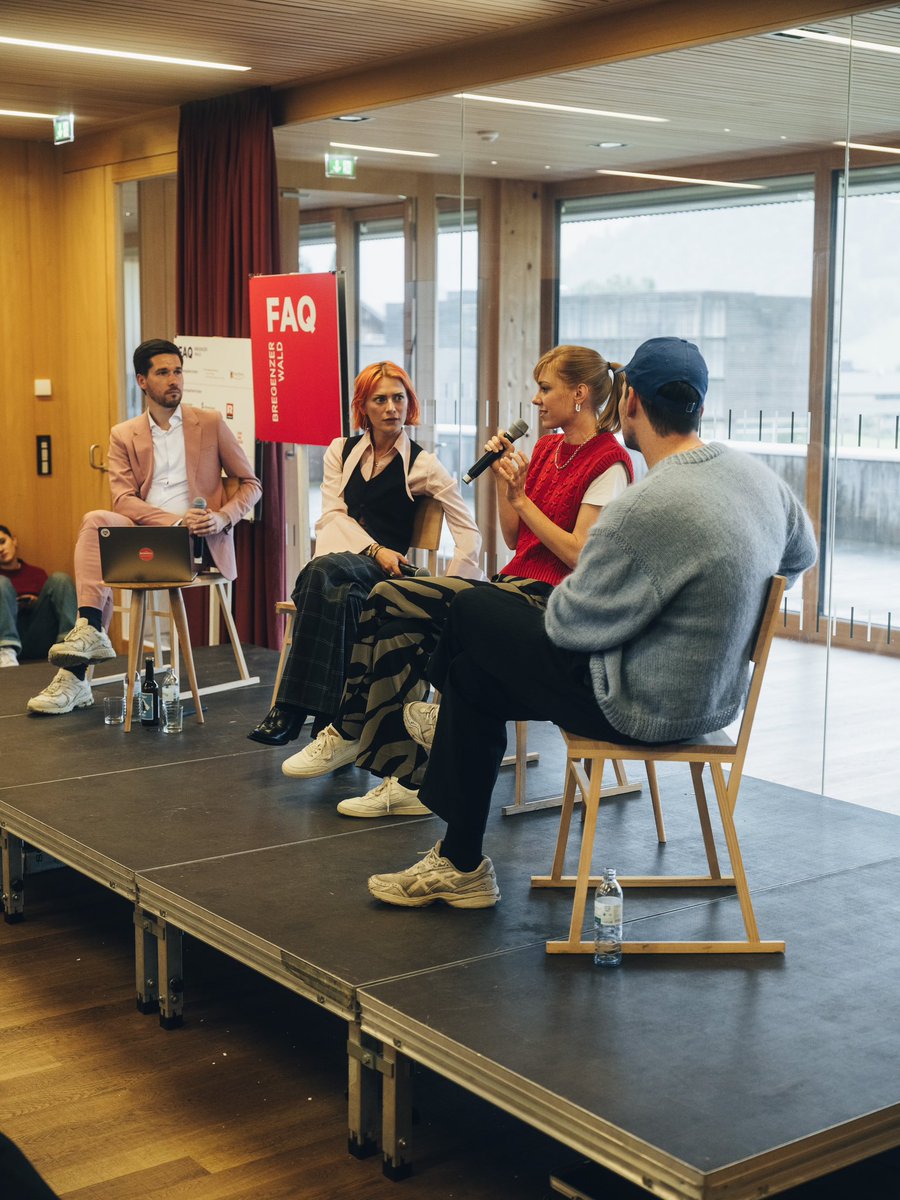 VassiliGolod's tweet image. Wie kommen wir wieder besser ins Gespräch? @JanKawelke und ich denken gemeinsam mit Künstlerin Alli Neumann und Journalistin @evaschulz darüber nach. Ein Podcast über schwierige Gespräche und schwierige Wahlen. Jetzt überall hören, wo es Podcasts gibt: wdr.de/k/machiavellip….