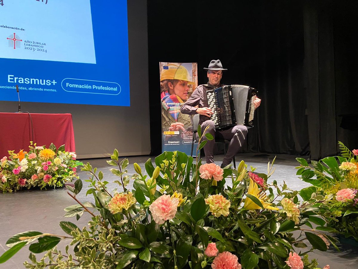 Jornadas de movilidad Erasmus+ de Formación Profesional.

🪗 Actuación musical.
Gorka Hermosa, acordeonista.
- Alabei.
- Anantango.
- Amore.

Directo: youtube.com/watch?v=P52z4A…