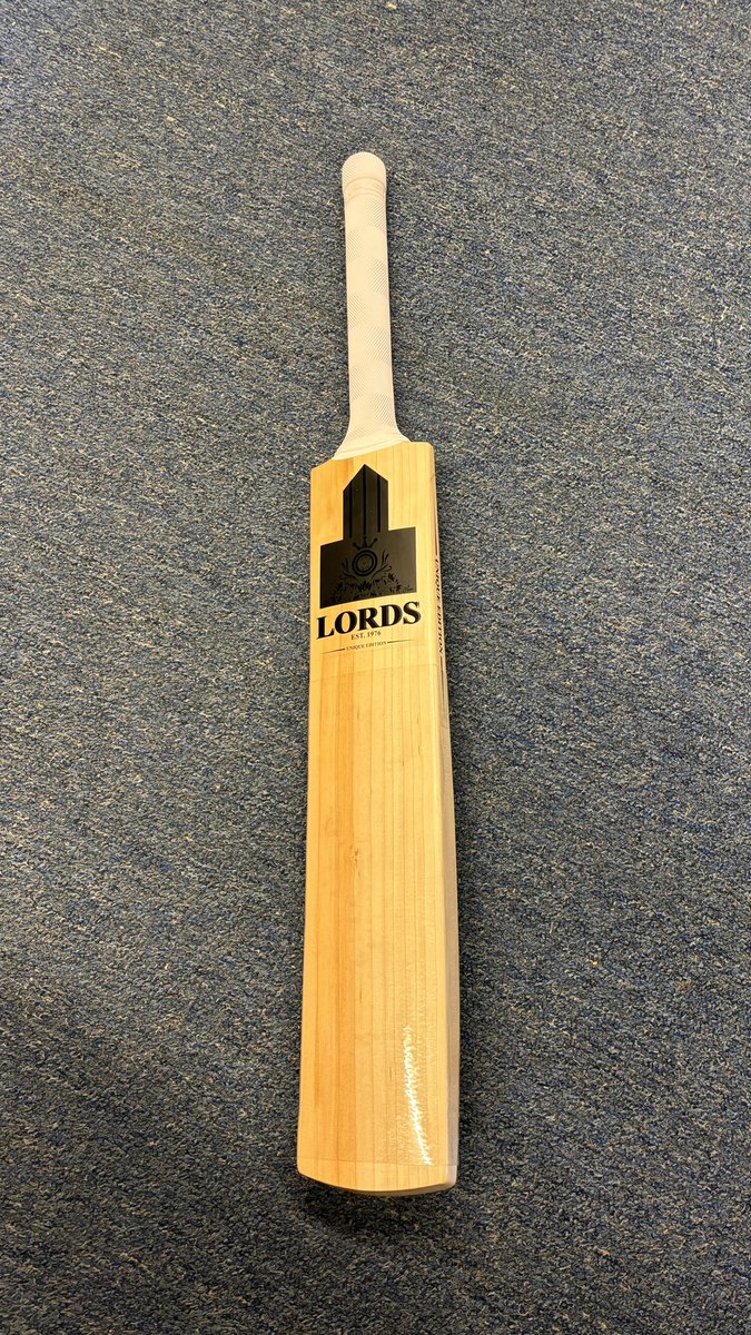 Lords__Cricket's tweet photo. Got this beautiful size 5 going out the door this week 😍

Grade 1, English willow handmade in the UK 🇬🇧 https://t.co/iHGUNmBqCV