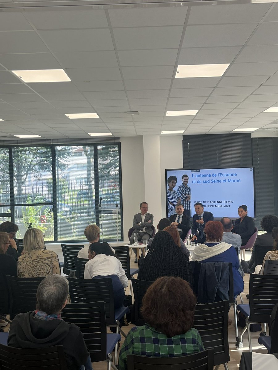 nedelecyohann's tweet photo. 🏢Ce matin, nouvelle visite d’antenne - et oui, le #CNFPT = 104 implantations territoriales en France hexagonale et outre-mer
➡️ à Evry, nos agents du @cnfpt forment 55 000 agents territoriaux de 544 #colter de l’Essonne
📋Territorialisation, formation pro, transitions https://t.co/NXVEFr4pF0
