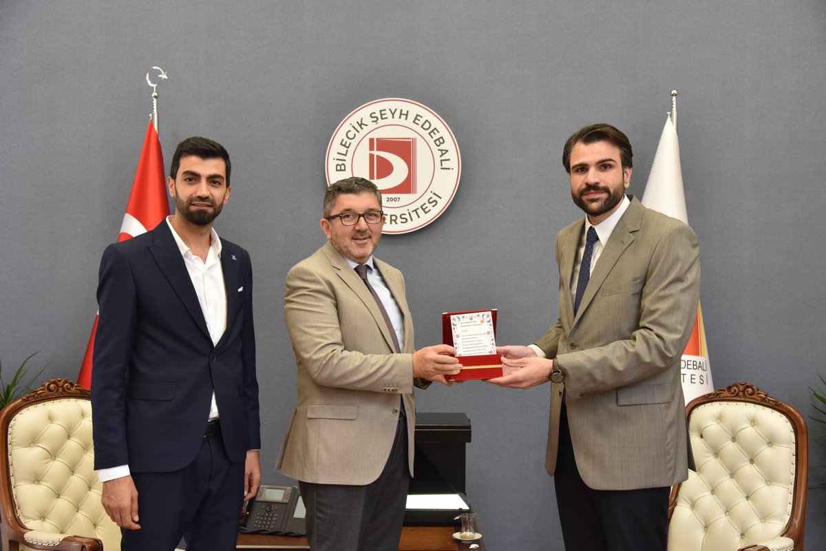 mburaksarman's tweet photo. 📍Bilecik "Ecdat Şehri"

Bilecik Şeyh Edebali Üniversitesi ( @BSEUniversitesi ) Rektörü, Prof. Dr. Zafer Asım KAPLANCIKLI hocamızı @tugvabilecik İl Başkanımız @cila_baris11 ile ziyaret ederek, yeni dönemde gerçekleştirilebilecek projelerimizle ilgili fikir alışverişinde bulunduk. 

Nazik kabulleri için Rektör hocamıza şükranlarımızı sunuyorum.