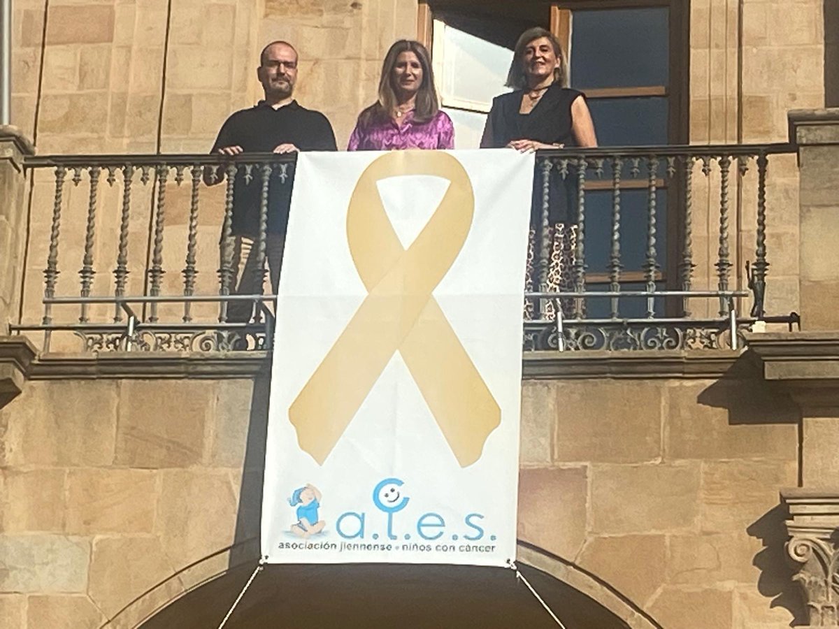 ⚪️ LAZO DORADO 
Durante este mes de septiembre, el lazo dorado de <a href="/asociacionales/">Asociación ALES Jaén</a> lucirá en el balcón del Palacio Municipal para concienciar y sensibilizar sobre la lucha contra el cáncer infantil.

#Linares