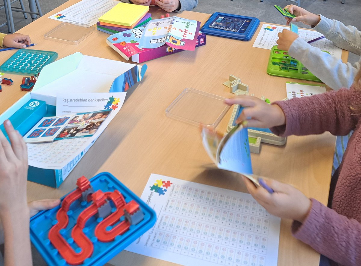 Vandaag zijn we de les in het #Denklab <a href="/AWBRonderwijs/">AWBR onderwijs</a> begonnen met denkspellen.