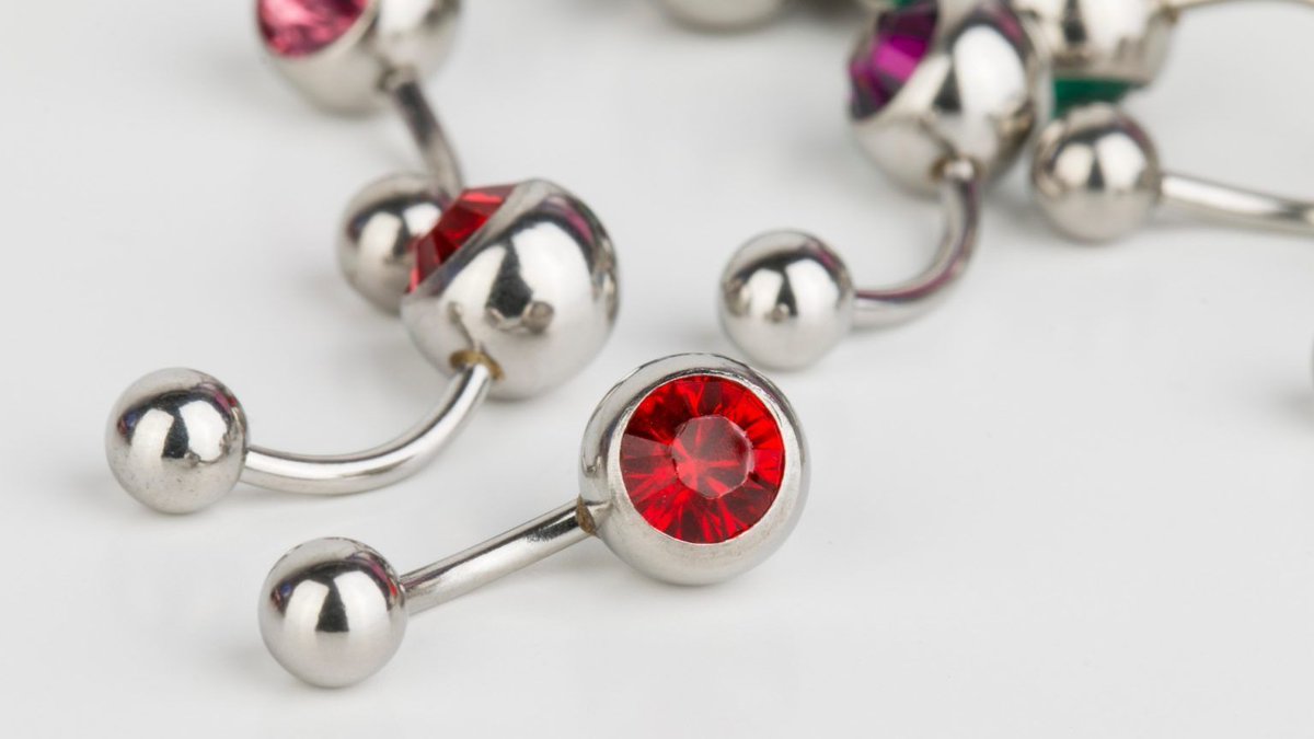 piercebody's tweet photo. Do you get a rash from some piercings? Here's your guide to going for hypoallergenic jewelry 
👇 😍 🔗 
https://t.co/vM9nQ79btF 

#jewelry #piercings #bodyjewelry #piercingjewelry #surgicalsteel #premiumjewelry #goldpiercings https://t.co/HscKpG5eTB