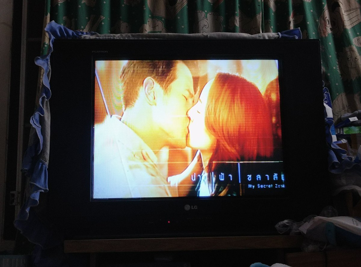 NJamesma's tweet photo. ไม่มีเหตุผลที่เราต้องไปมือกัน...ถ้าน้ำไม่ปล่อยมือพี่ตอนนี้ น้ำจะไม่มีโอกาศปล่อยมือพี่อีกแล้วนะ...น้ำรักพี่น่านนะ💑 #น่านฟ้าชลาลัยตอนจบ https://t.co/PamyTwnlch